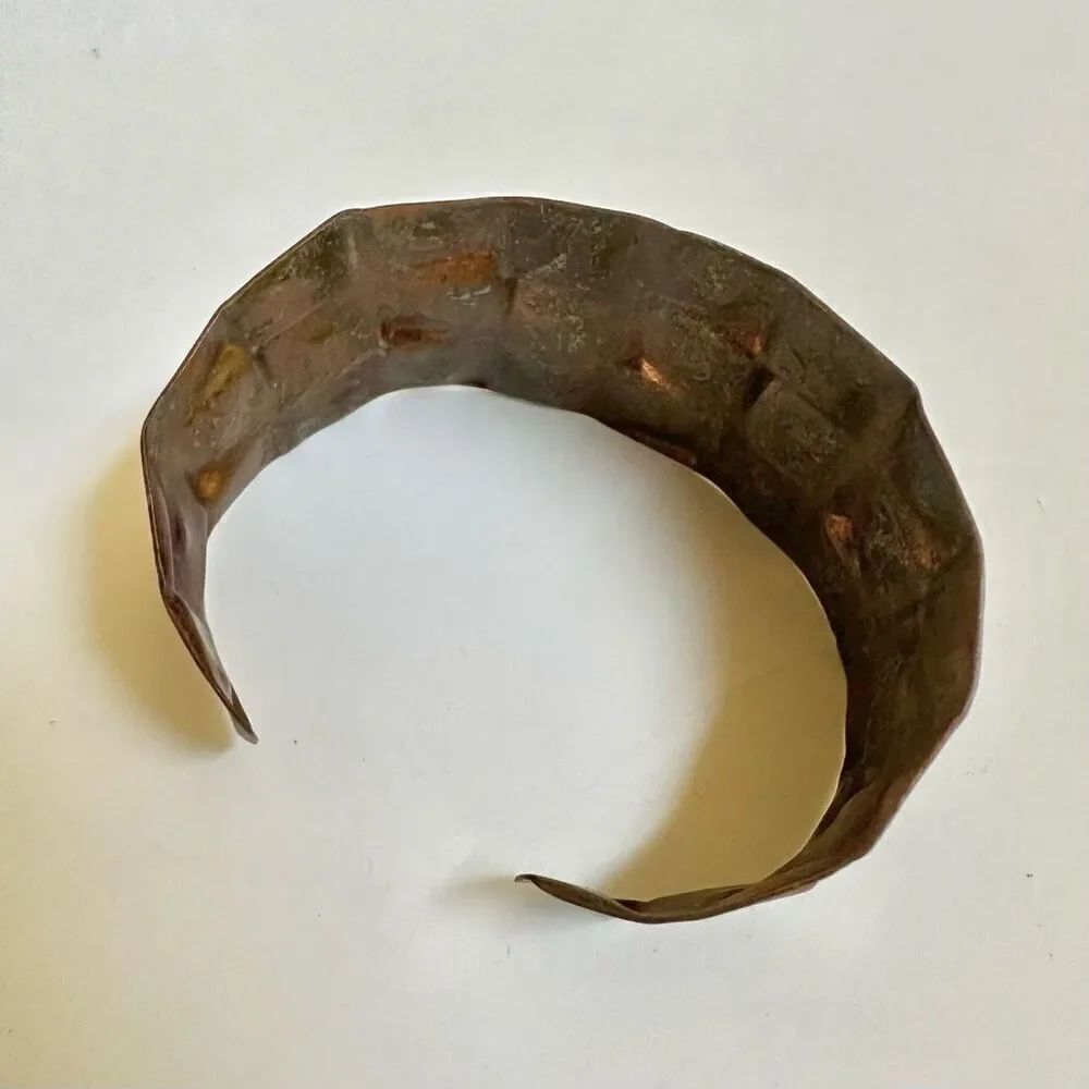 Geometric copper cuff bracelet - Picture 5 of 10